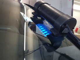 Windschutzscheibe reparieren Harz mit UV-Licht aushärten