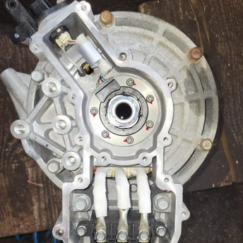 Zusammenbau des Hyundai Elektromotors mit neuem Lager