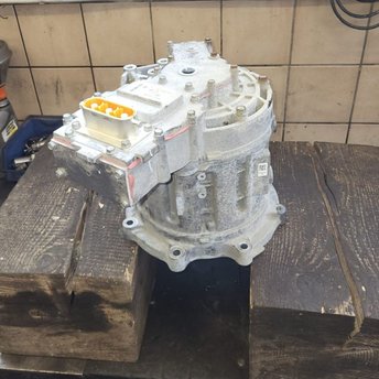 Motor eines Hyundai Elektroautos bei der Anlieferung